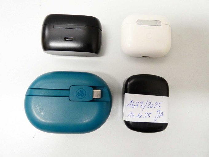 4 In-Ear-Kopfhörer_ Ansicht auf Rückseite