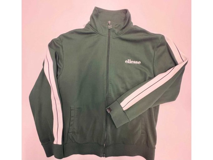 Ellesse, Frontansicht