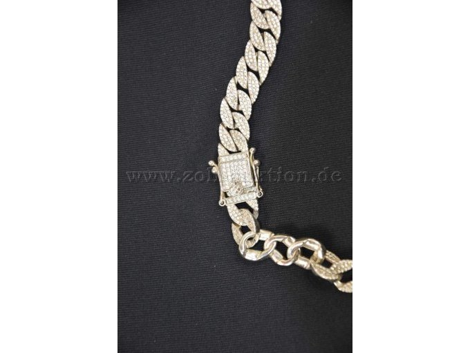 Sicht auf Kette mit Panzerglieder