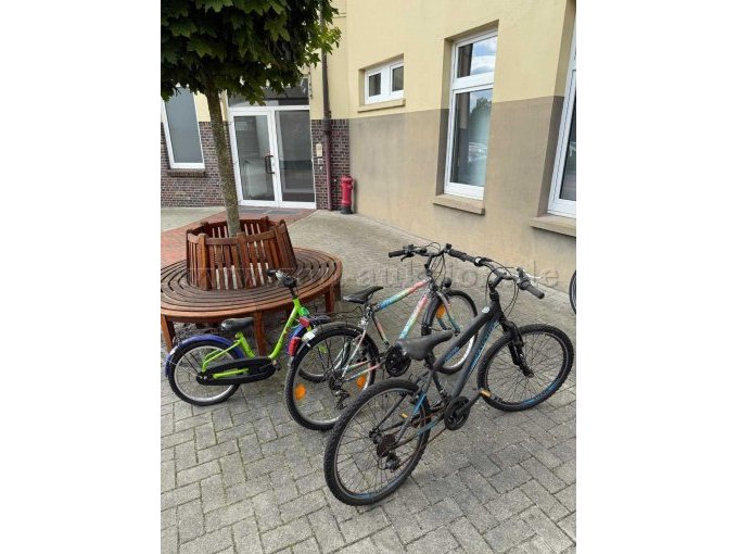 Drei Kinderfahrräder