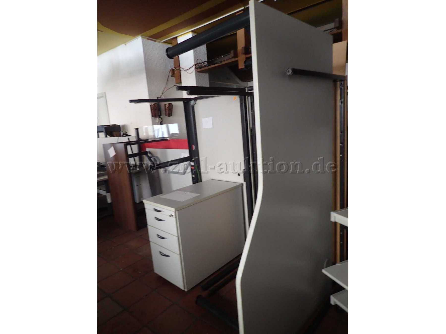 Beispielbild:
Tisch mit Rechtsausleger,
180 x 80/100 cm