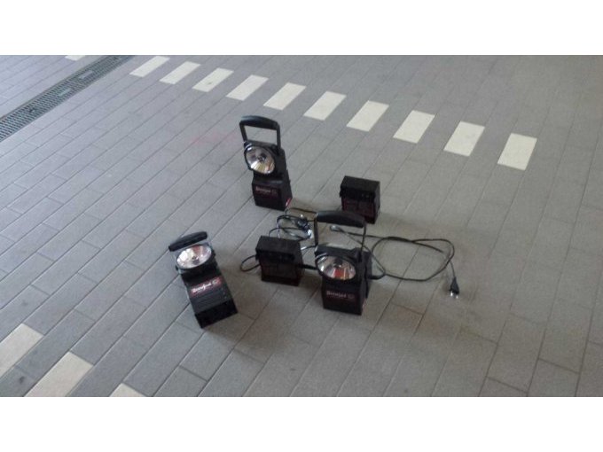 3 Feuerwehr Handscheinwerfer mit 2 Ladestationen