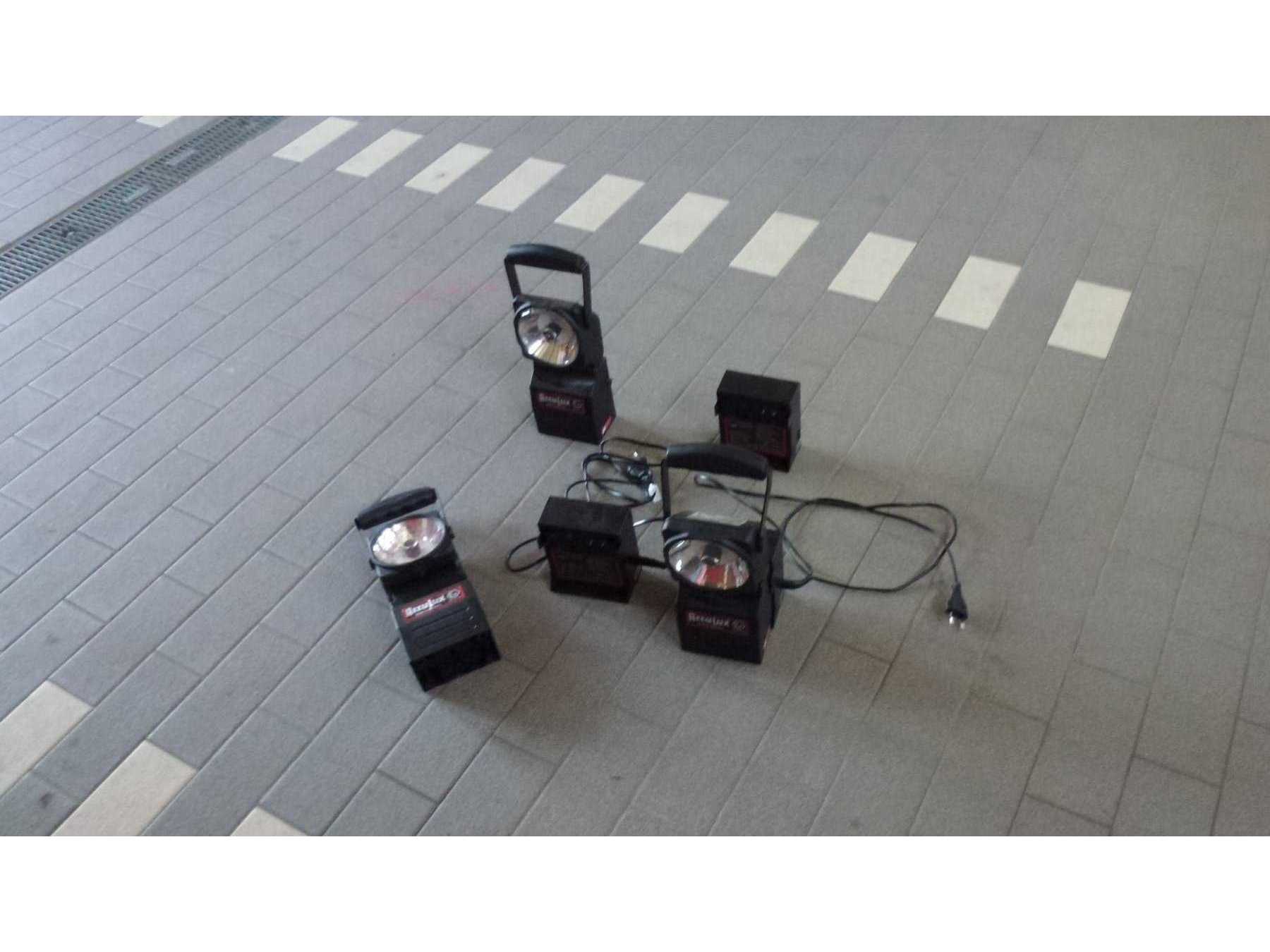 3 Feuerwehr Handscheinwerfer mit 2 Ladestationen