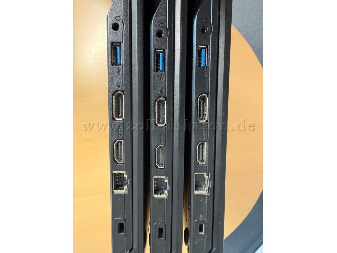 Fujitsu Lifebook E558 rechts