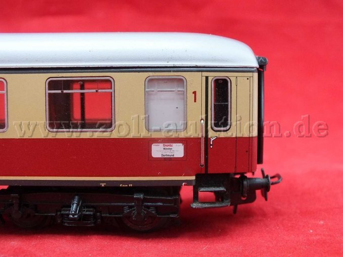 Zuglaufschild und Einstieg