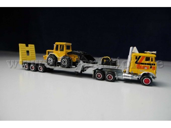 Majorette Sattelzug mit Radlader Ansichtg von der Seite