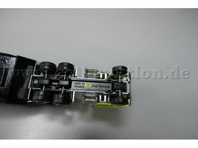 Majorette Sattelzug mit Flugzeug F.VZTN Ansicht von unten