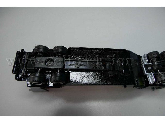 Majorette Sattelzug mit Flugzeug F.VZTN Ansicht von unten