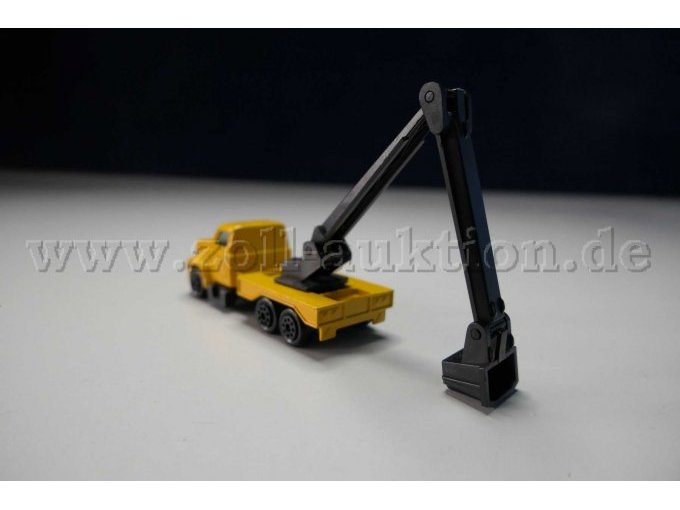 Majorette Nr. 284 mobiler Hubsteiger Ansicht von hinten