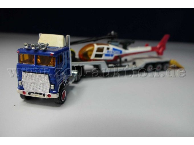 Majorette Sattelzug mit Rettungshub- 
schrauber Ansicht von vorne