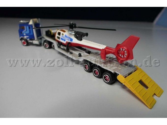 Majorette Sattelzug mit Rettungshub- 
schrauber Ansicht von hinten