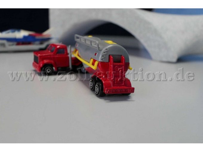 Majorette
379 Sattelzug mit Tankaufbau Ansicht von hinten