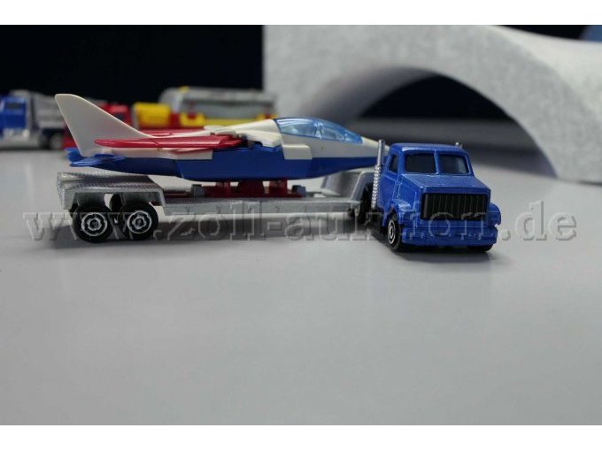 Majorette
365 Sattelzug mit Jet Ansicht von vorne