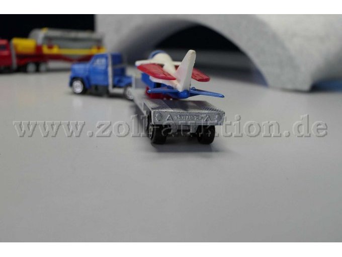 Majorette
365 Sattelzug mit Jet Ansicht von hinten