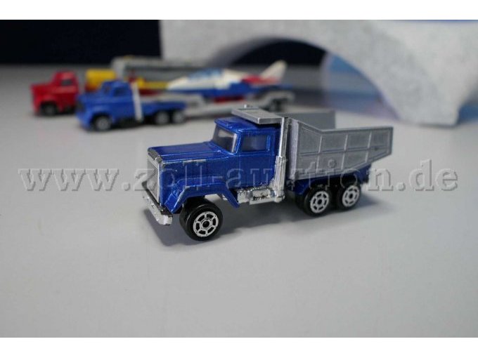 Majorette
297 MACK Muldenkipper Ansicht von der Seite