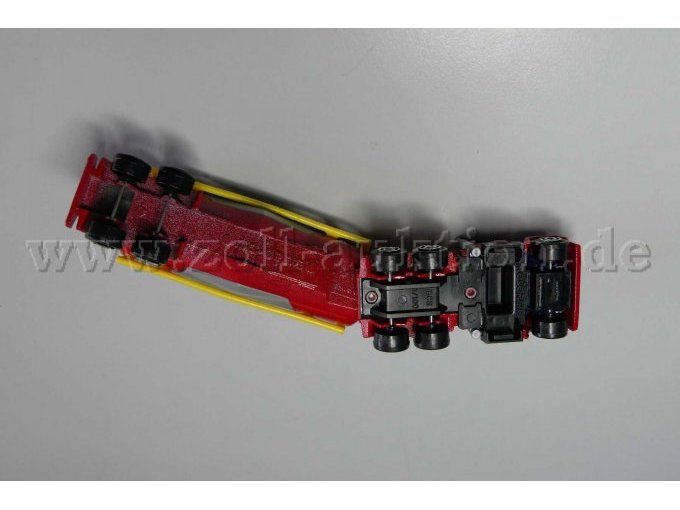 Majorette
379 Sattelzug mit Tankaufbau Ansicht von unten