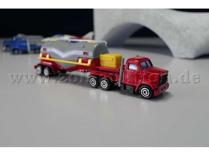 Majorette
379 Sattelzug mit Tankaufbau Ansicht von der Seite