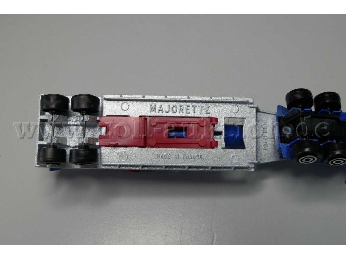 Majorette
365 Sattelzug mit Jet Ansicht von unten