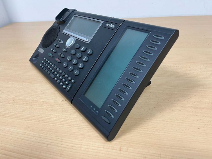 Mitel / Aastra 5370IP Telefon mit Erweiterung 
Ansicht von rechts