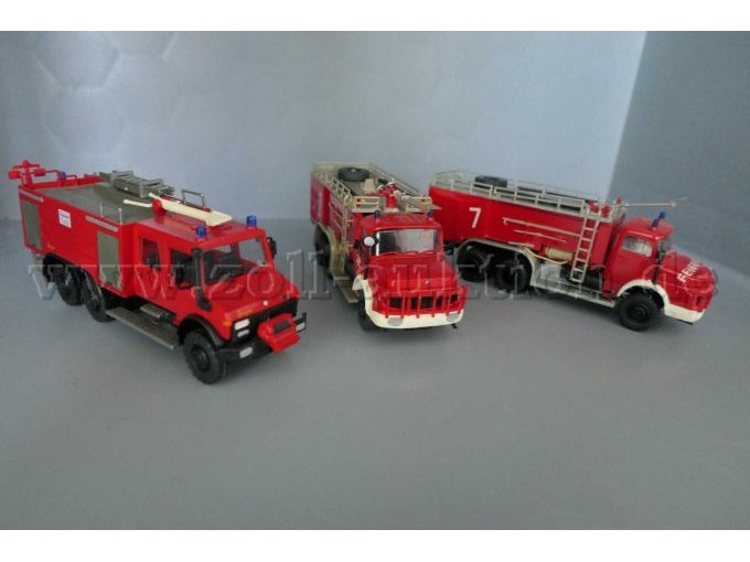 Modellfahrzeuge, 2x Mercedes Benz FLF 8000 und Unimog U 2450 TLF, 1:87 Gesamtansicht
