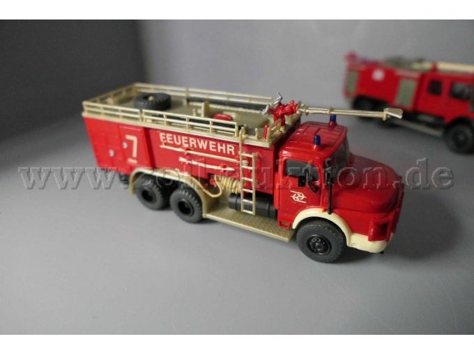 Mercedes Benz FLF 8000 Ansicht von der Seite