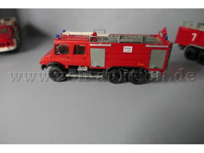 Unimog U 2450 TLF Ansicht von der Seite