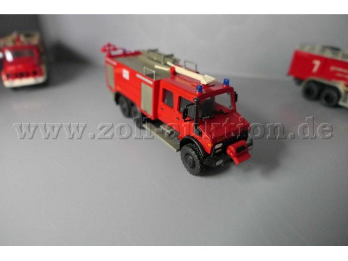 Unimog U 2450 TLF Ansicht von der Seite