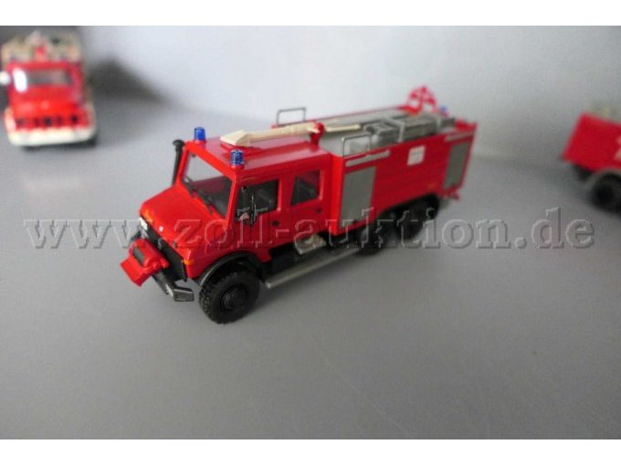 Unimog U 2450 TLF Ansicht von der Seite