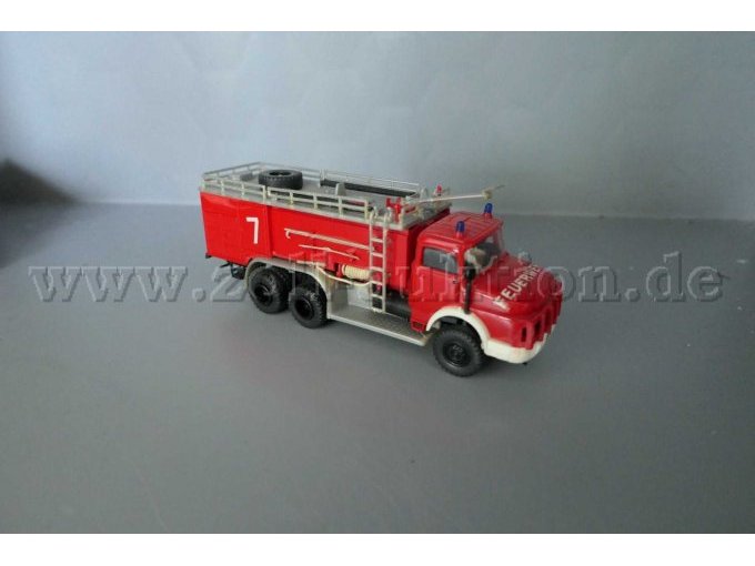 Mercedes Benz FLF 8000 Ansicht von der Seite
