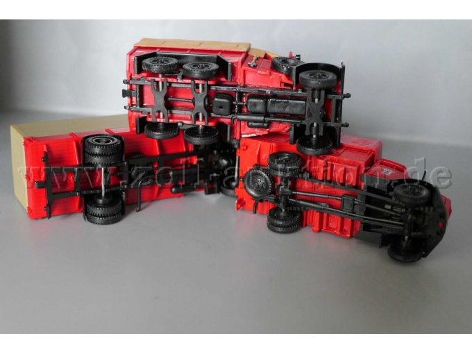 Modellfahrzeuge Feuerwehr Planwagen und Dreiachser, 1:87 Gesamtansicht von unten