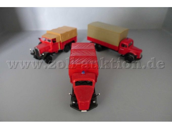 Modellfahrzeuge Feuerwehr Planwagen und Dreiachser, 1:87 Gesamtansicht von vorne