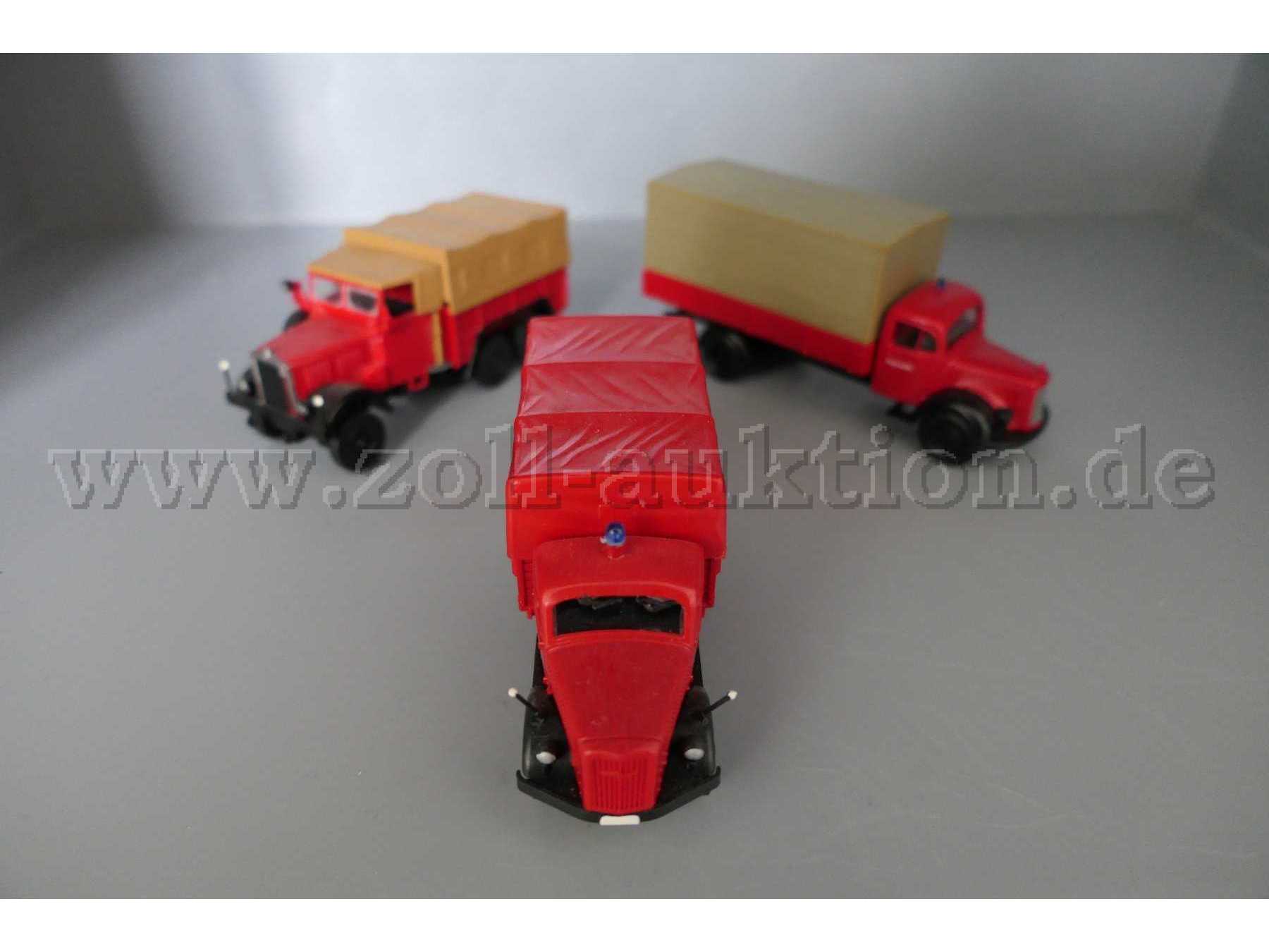Modellfahrzeuge Feuerwehr Planwagen und Dreiachser, 1:87 Gesamtansicht von vorne
