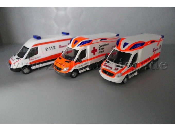 Modellfahrzeug Krankenwagen von Herpa und Rietze Gesamtansicht von der Seite