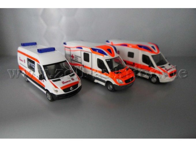 Modellfahrzeug Krankenwagen von Herpa und Rietze Gesamtansicht von der Seite