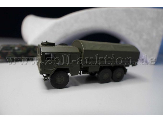 Schuco MAN 7t GL Bundeswehr oliv Ansicht von der Seite