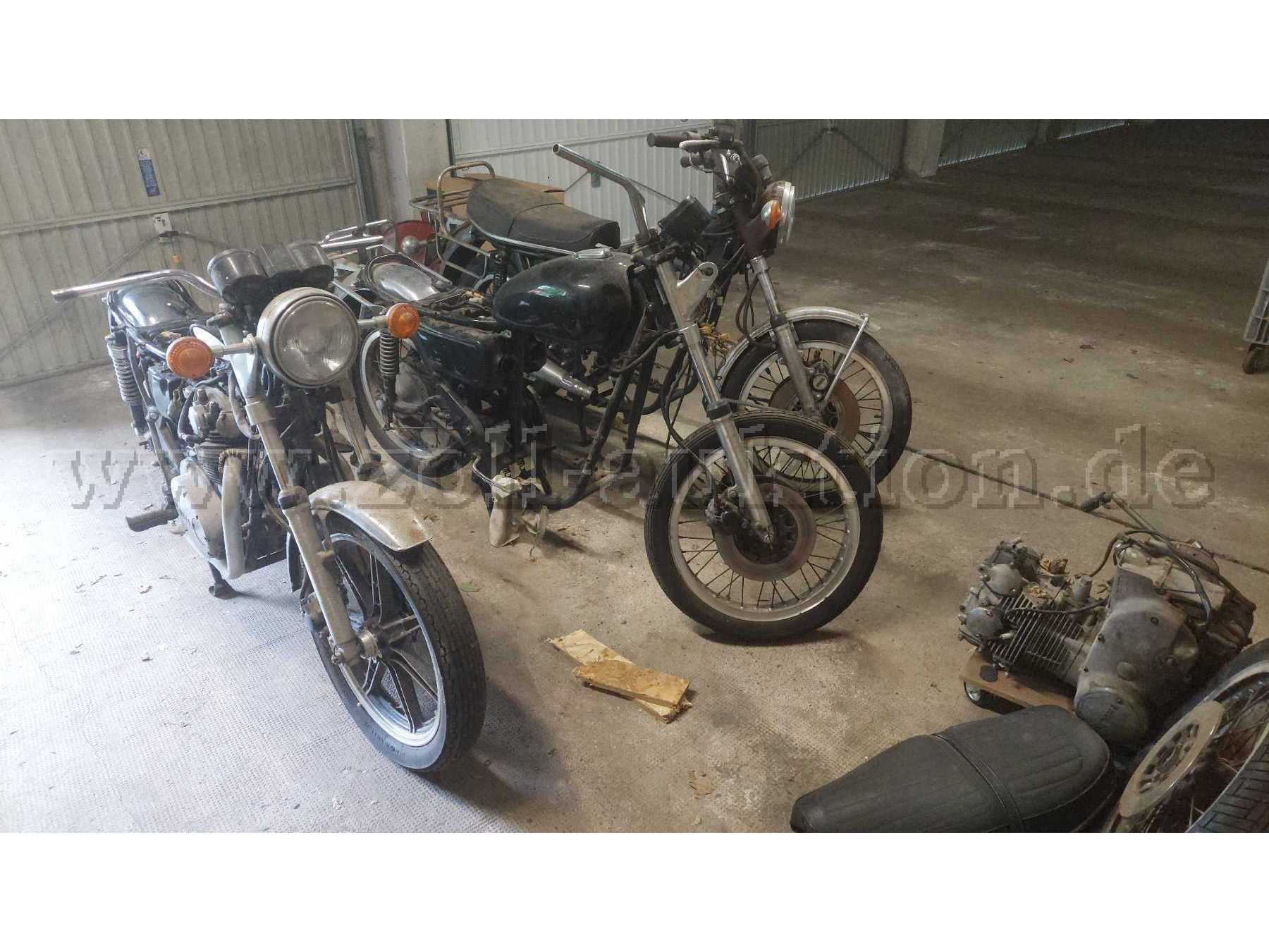 3 Motorräder mit separaten Motor und Anbauteilen, Teilzerlegt.