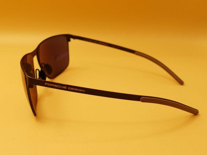 Sonnenbrille Porsche (ohne graues Kissen)_ Ansicht auf rechte Seite