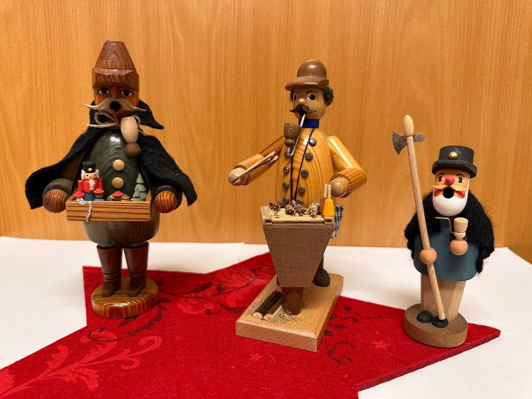 Drei Räuchermännchen Gesamtansicht vorn