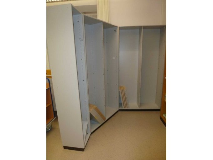 Regale lichtgrau Seitenansicht links