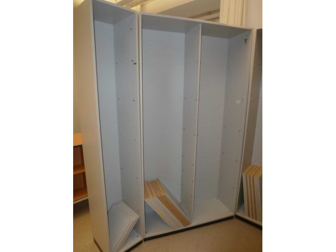 Regale lichtgrau Teilansicht links