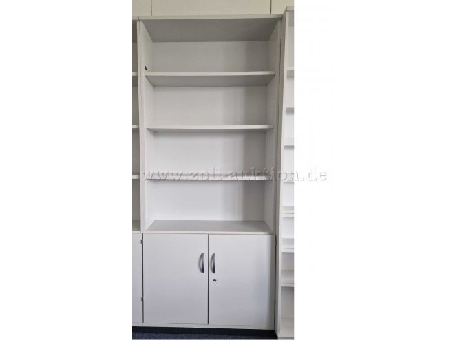 Ragakschrank geschlossen