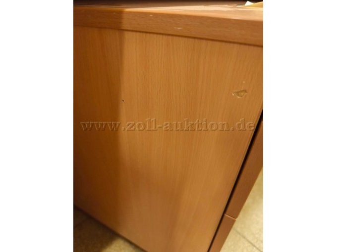 Abplatzung und Schraubloch