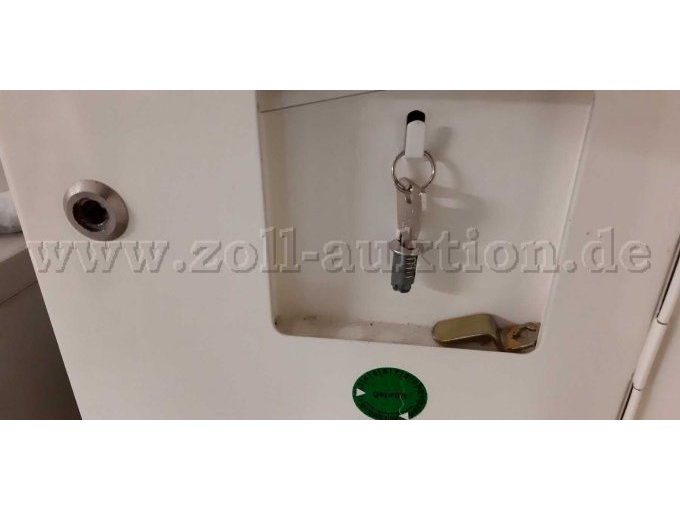 Detailansicht defektes Schloß - Schlüssel mit Zylinder