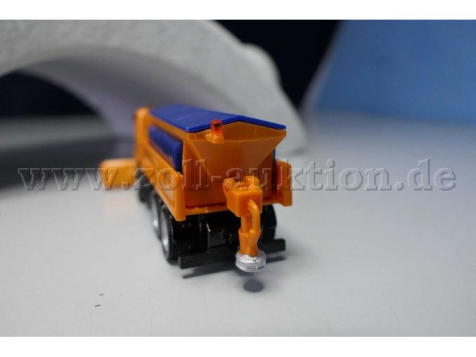 Scania Winterdienst mit Schneeschieber Ansicht von hinten