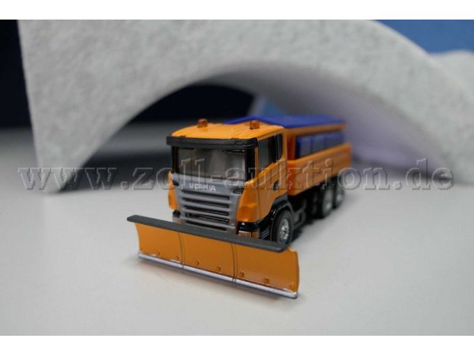 Scania Winterdienst mit Schneeschieber Ansicht von vorne