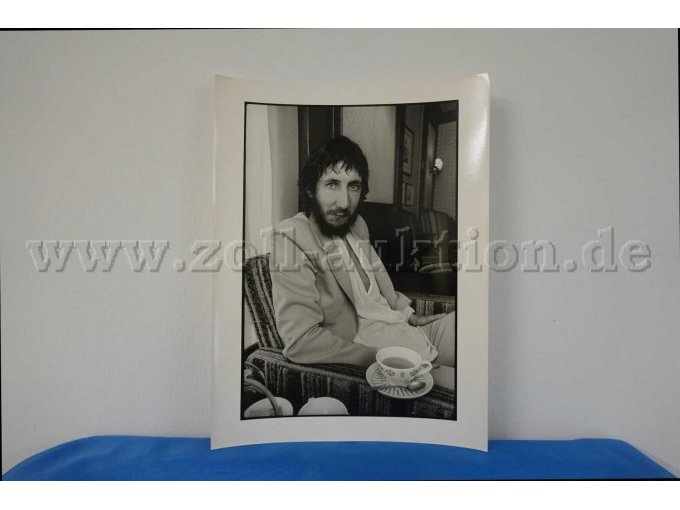 SW-Bild
Pete Townshend mit Teetasse SW-Bild
Pete Townshend mit Teetasse