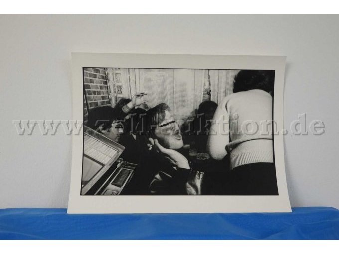 SW-Foto
unbekannte Person mit Zigarette