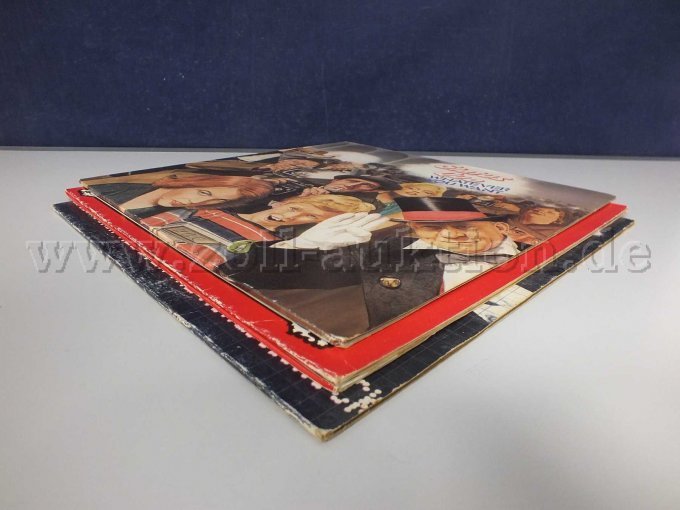 Seitliche Ansicht der LPs liegend von rechts, mit Beschädigungen