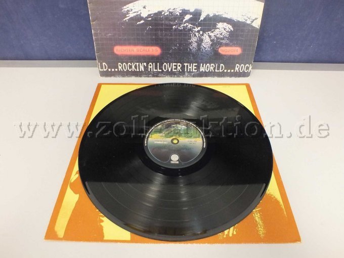 Detailansicht der LP "Rockin' All Over The World" ohne Hülle