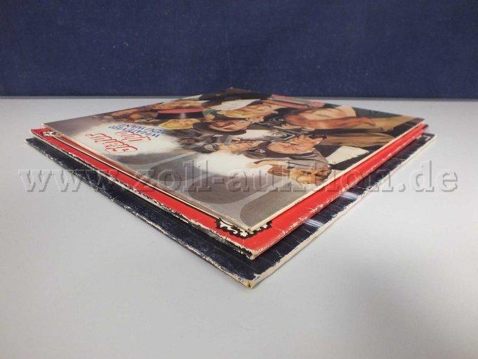 Seitliche Ansicht der LPs liegend von links, mit Beschädigungen